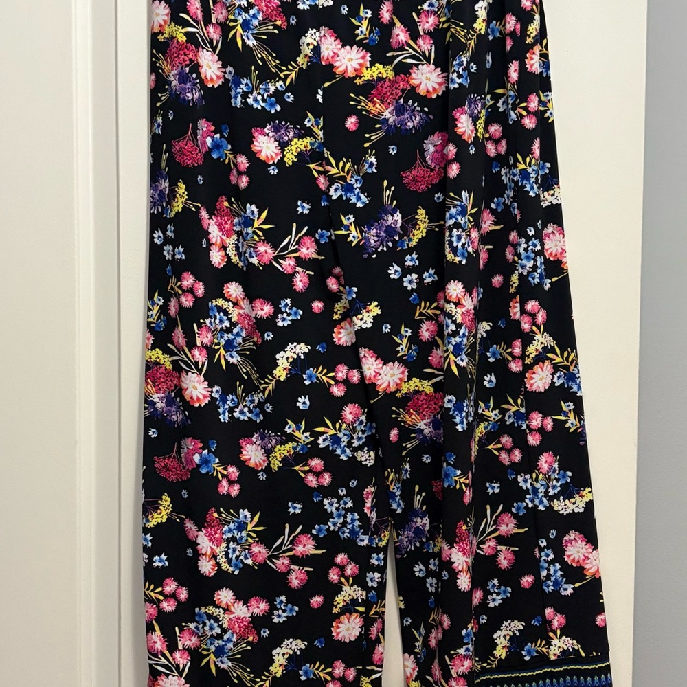 Floral Women's - Black pants - Picture 4 of 5
